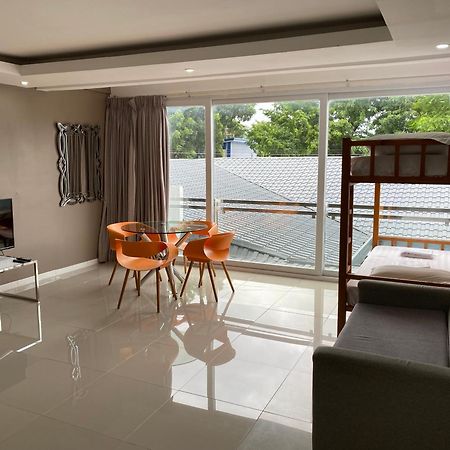 Chequers Suites Subic Bay Olongapo Exteriér fotografie